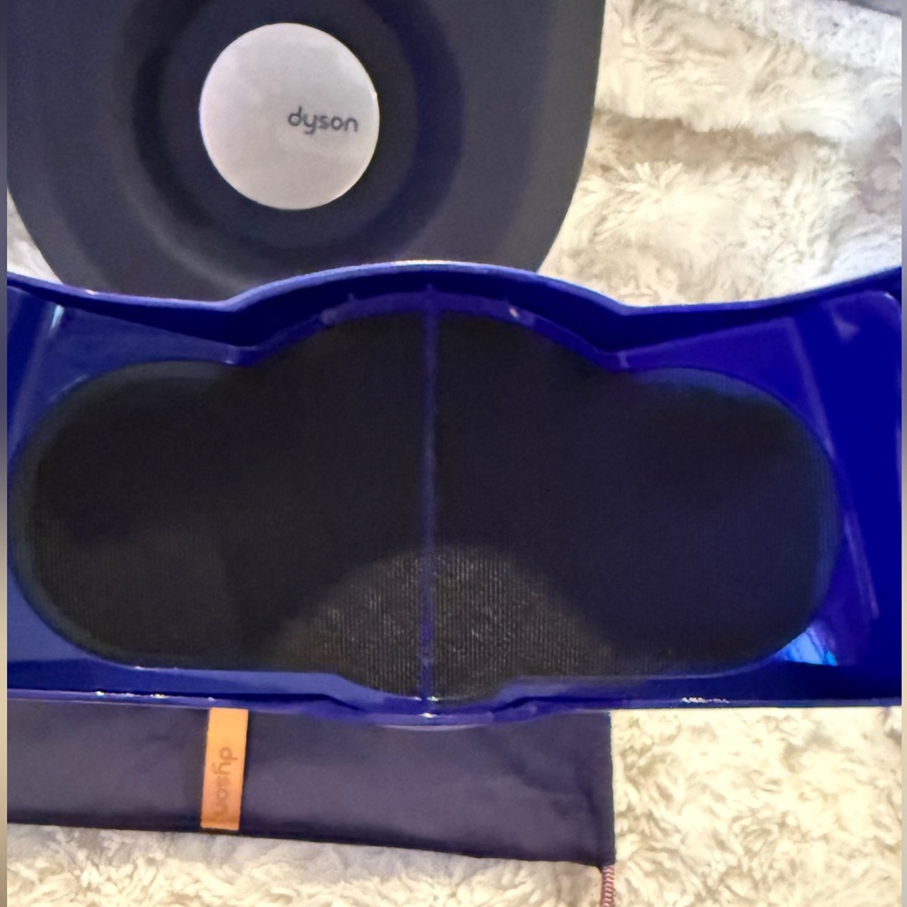 New Dyson Zone headphones with air purification with Quarter turn hard case - Picture 14 of 16